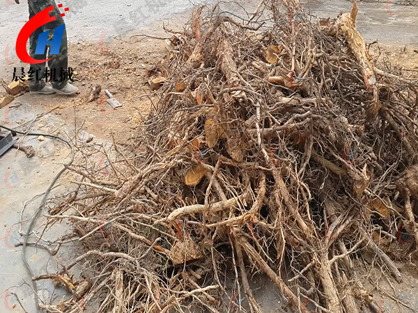 湖北樹根粉碎機作業(yè)現(xiàn)場