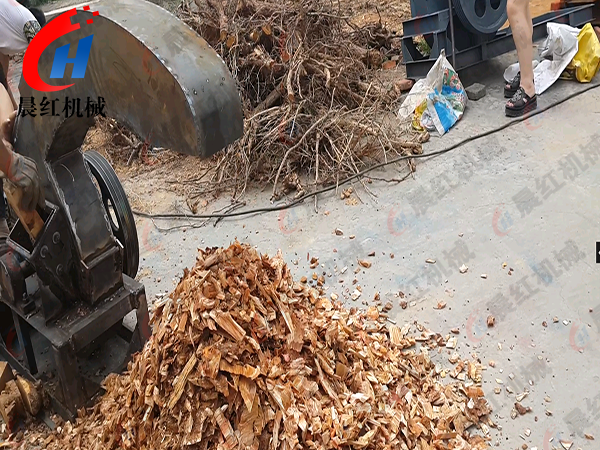 湖北樹根粉碎機作業(yè)現(xiàn)場