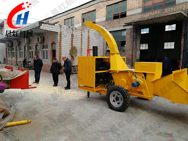 湖南樹枝粉碎機交貨試機現(xiàn)場