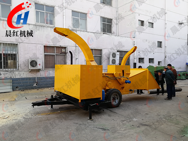 上?？蛻?hù)大型樹(shù)枝粉碎機(jī)試機(jī)簽單